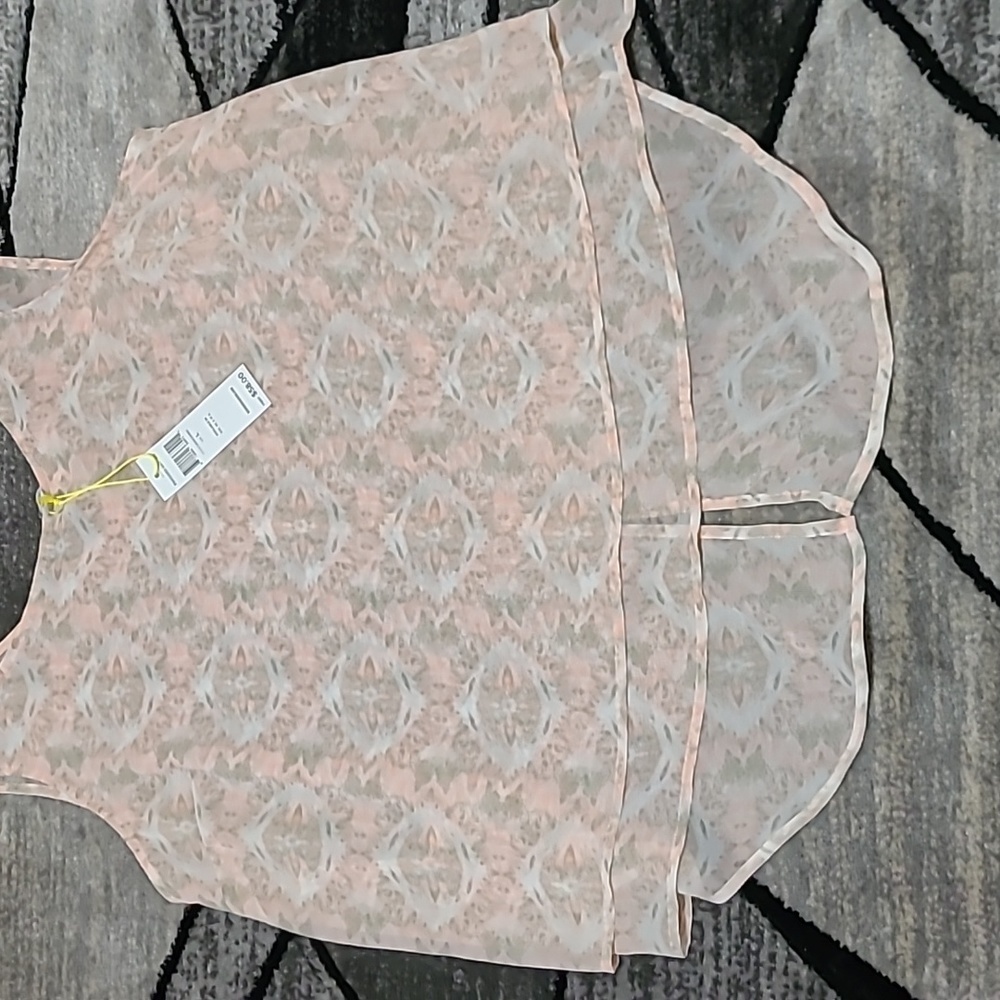 BCBGeneration Sheer Open Split Back Droptail Slee… - image 5